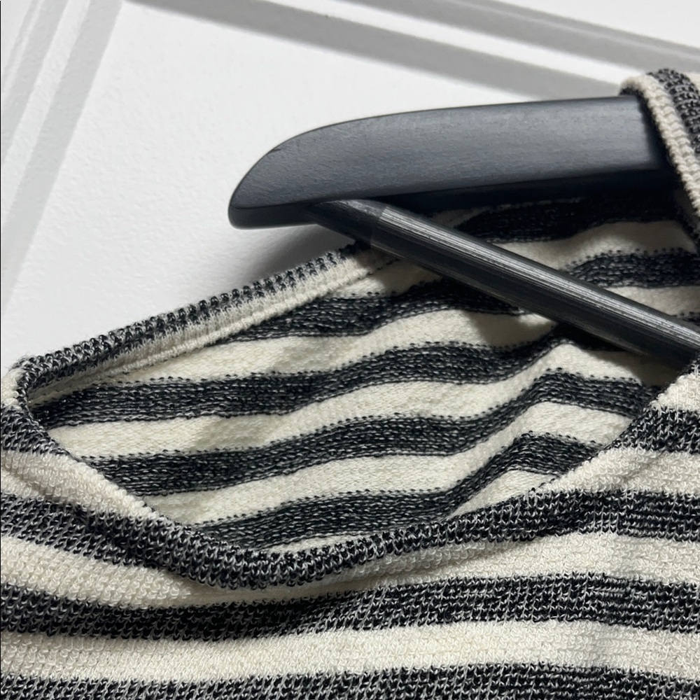BCBGMaxAzria sweater - Picture 6 of 10